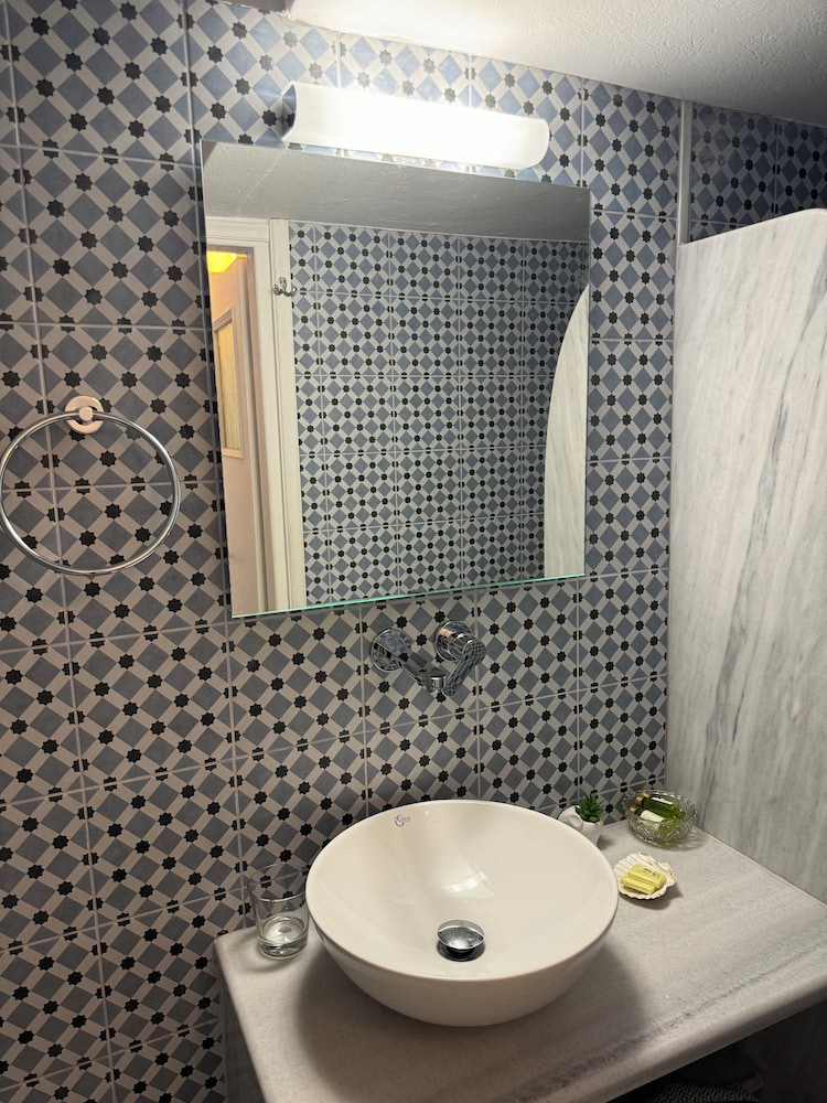 Andriani's Guest House 46/50