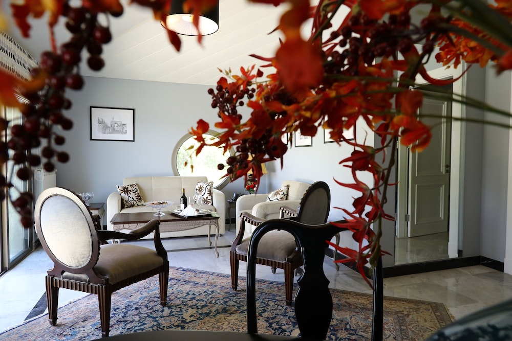 Cherry Blossom Boutique Hotel 44/69