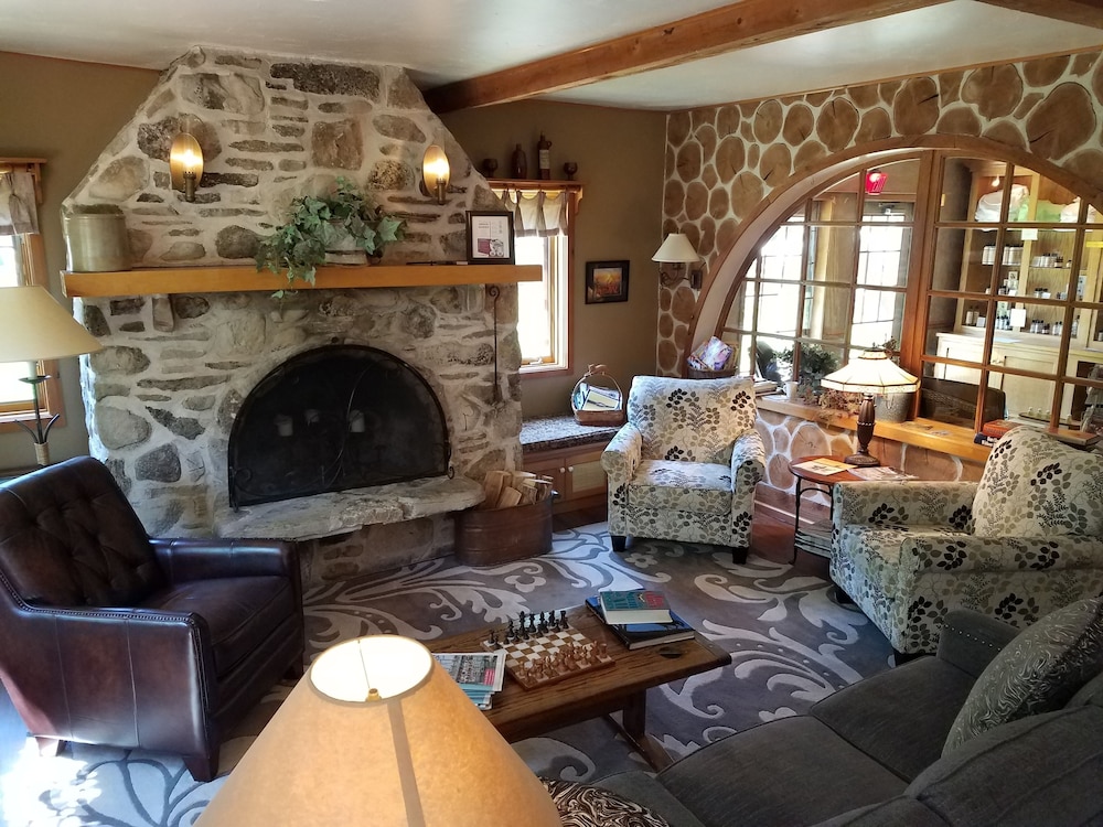 Settlement Courtyard Inn & Lavender Spa 41/66