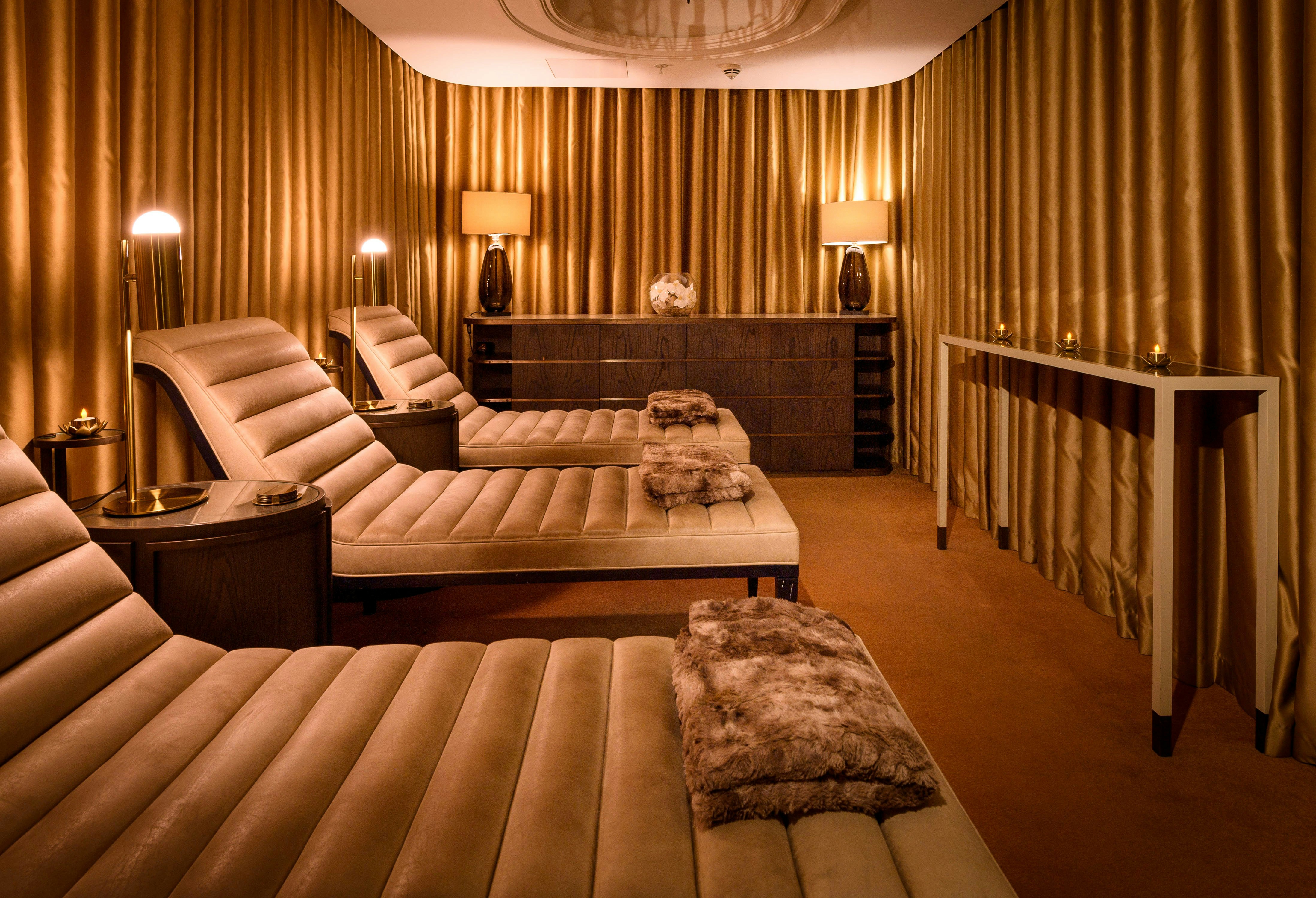 The Caledonian Edinburgh, Curio Collection by Hilton 22/60