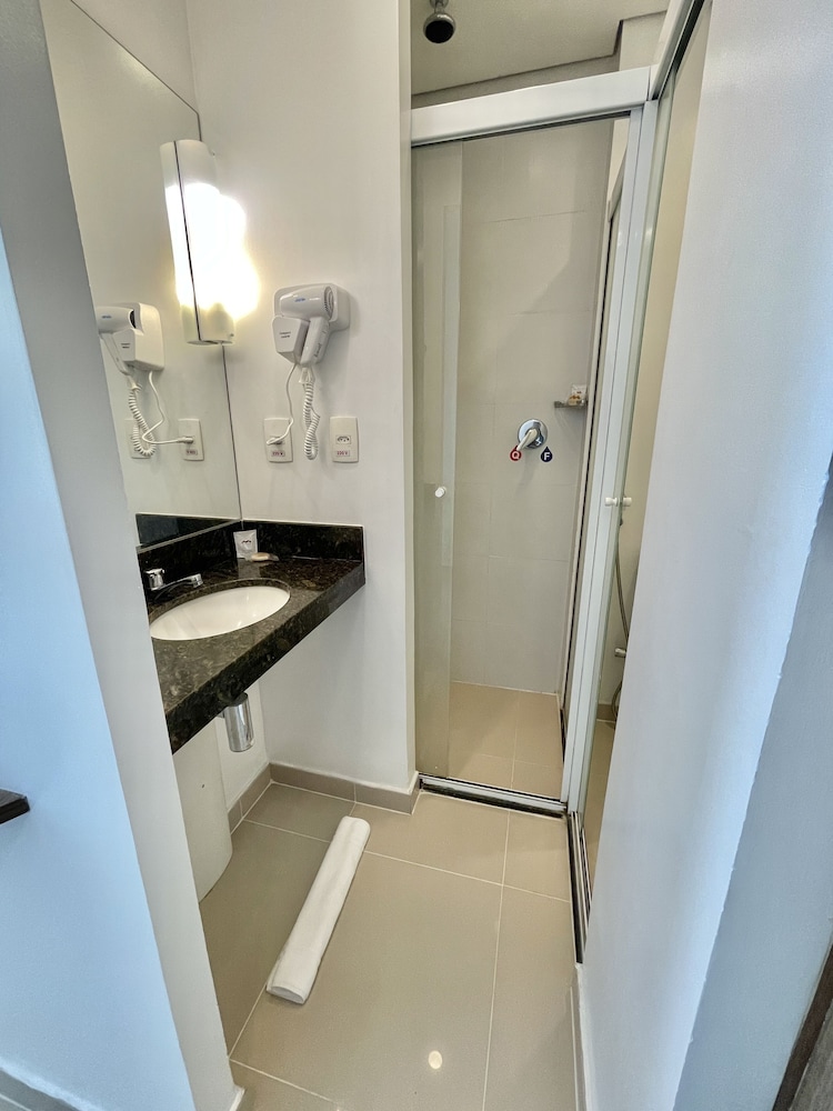 Hotel Express Vieiralves 50/50