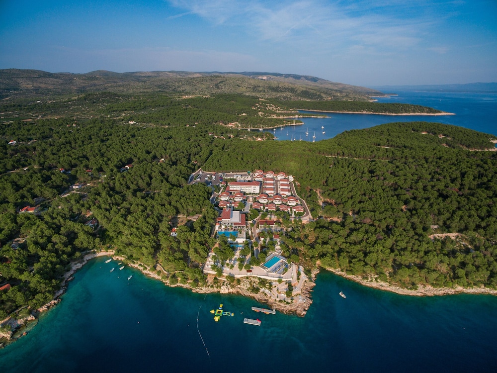Gava Waterman Milna Resort 70/74
