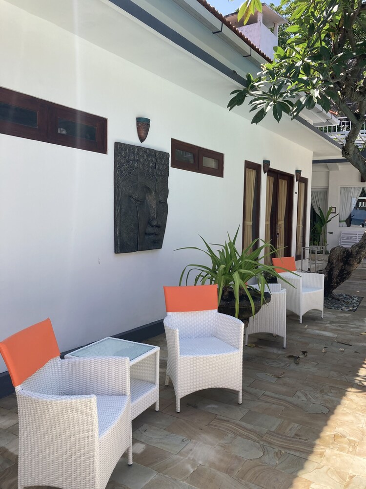 Villa Agung Beach Inn 46/65
