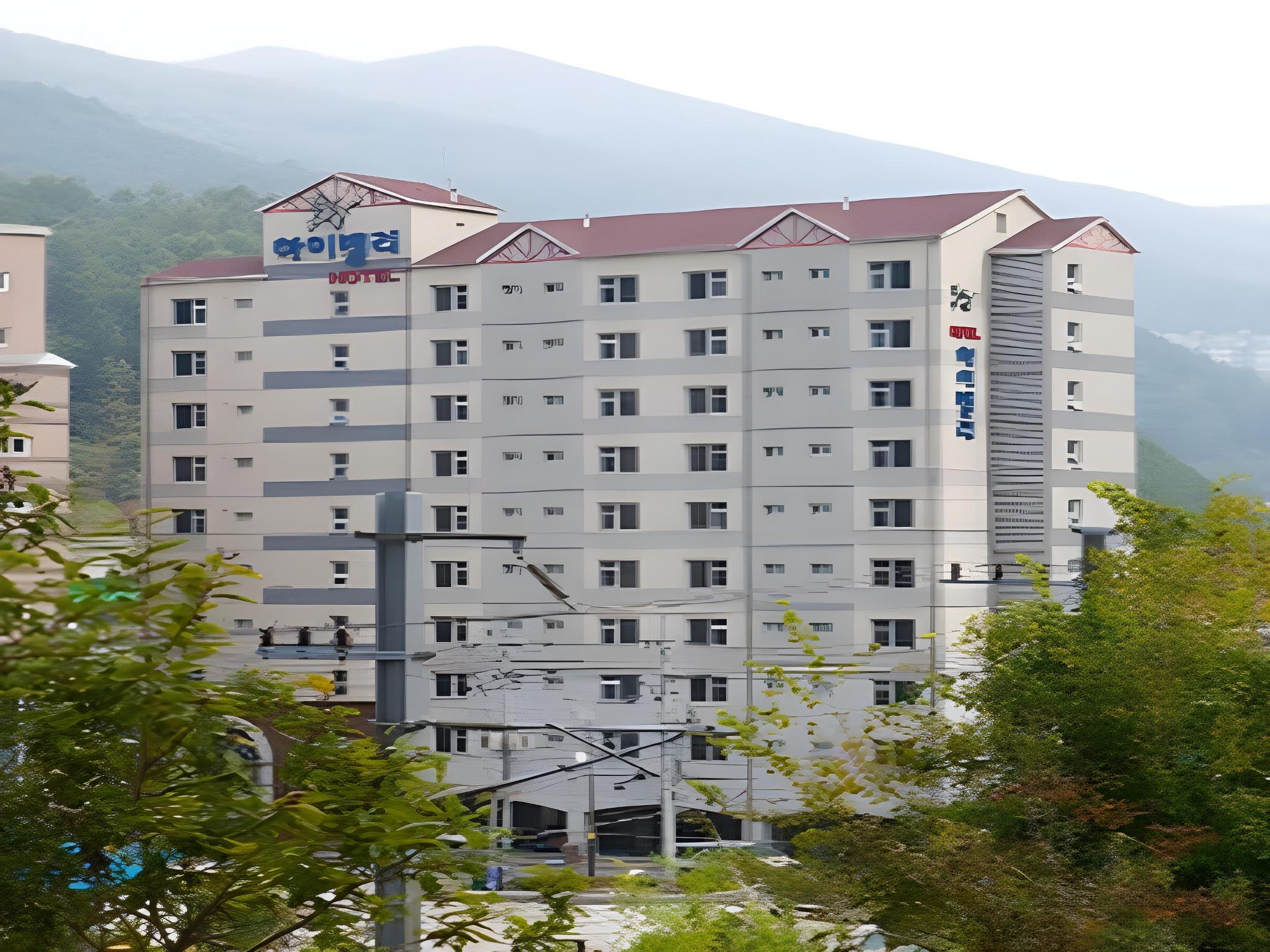 High Valley Hotel 7/24