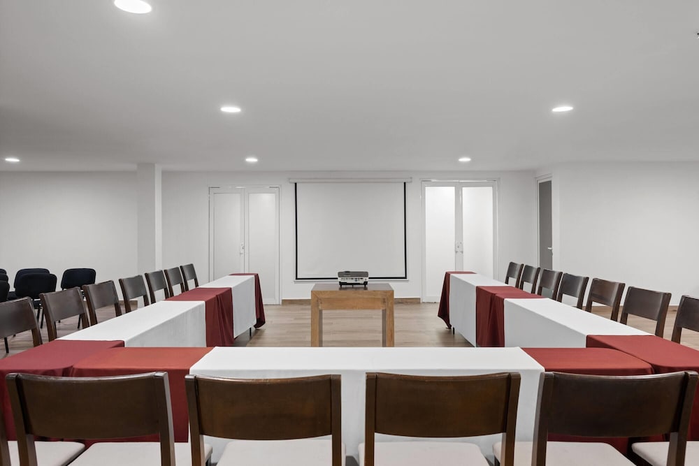 Ramada by Wyndham Tampico Centro 51/56