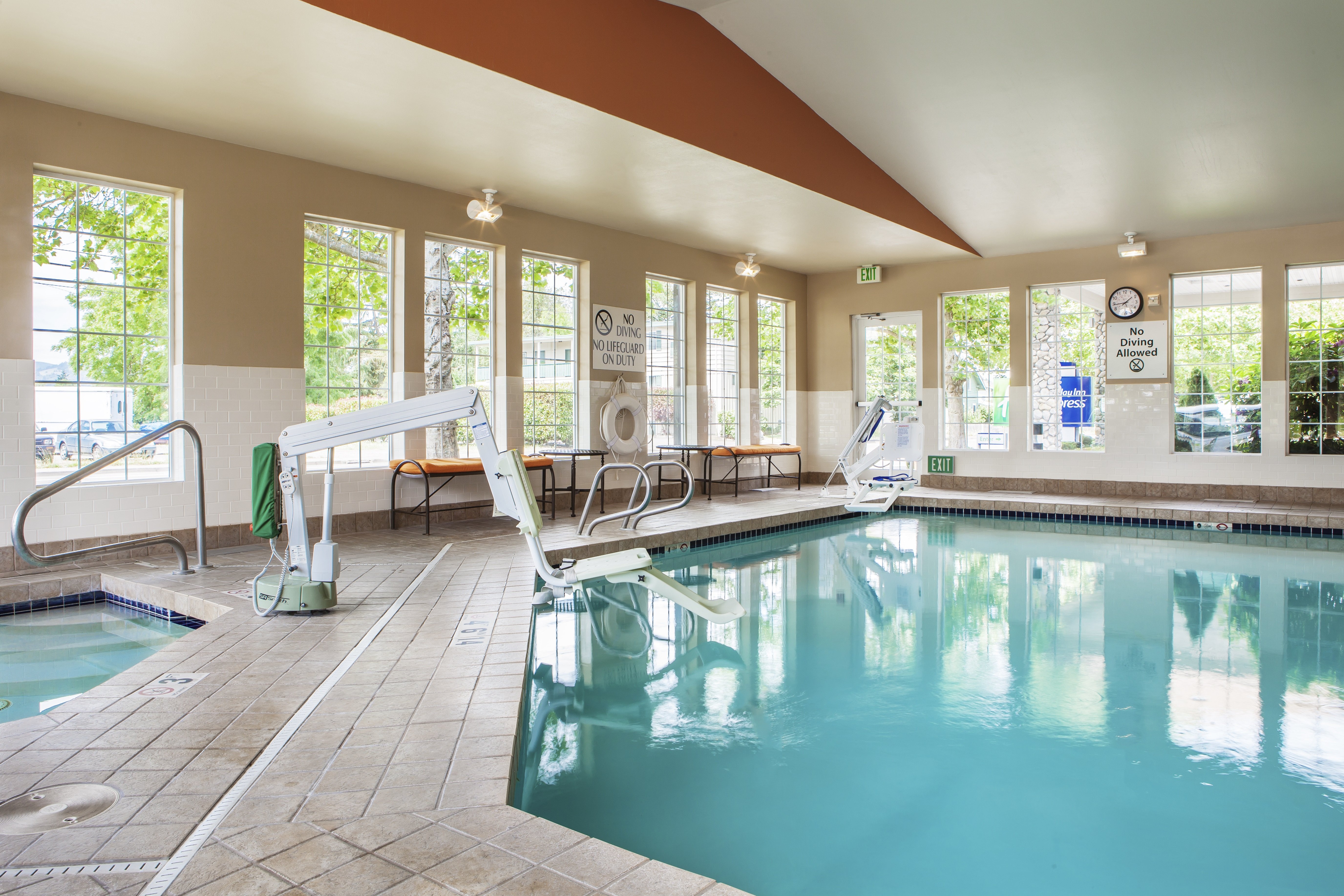 Holiday Inn Express Corvallis-On The River 36/76