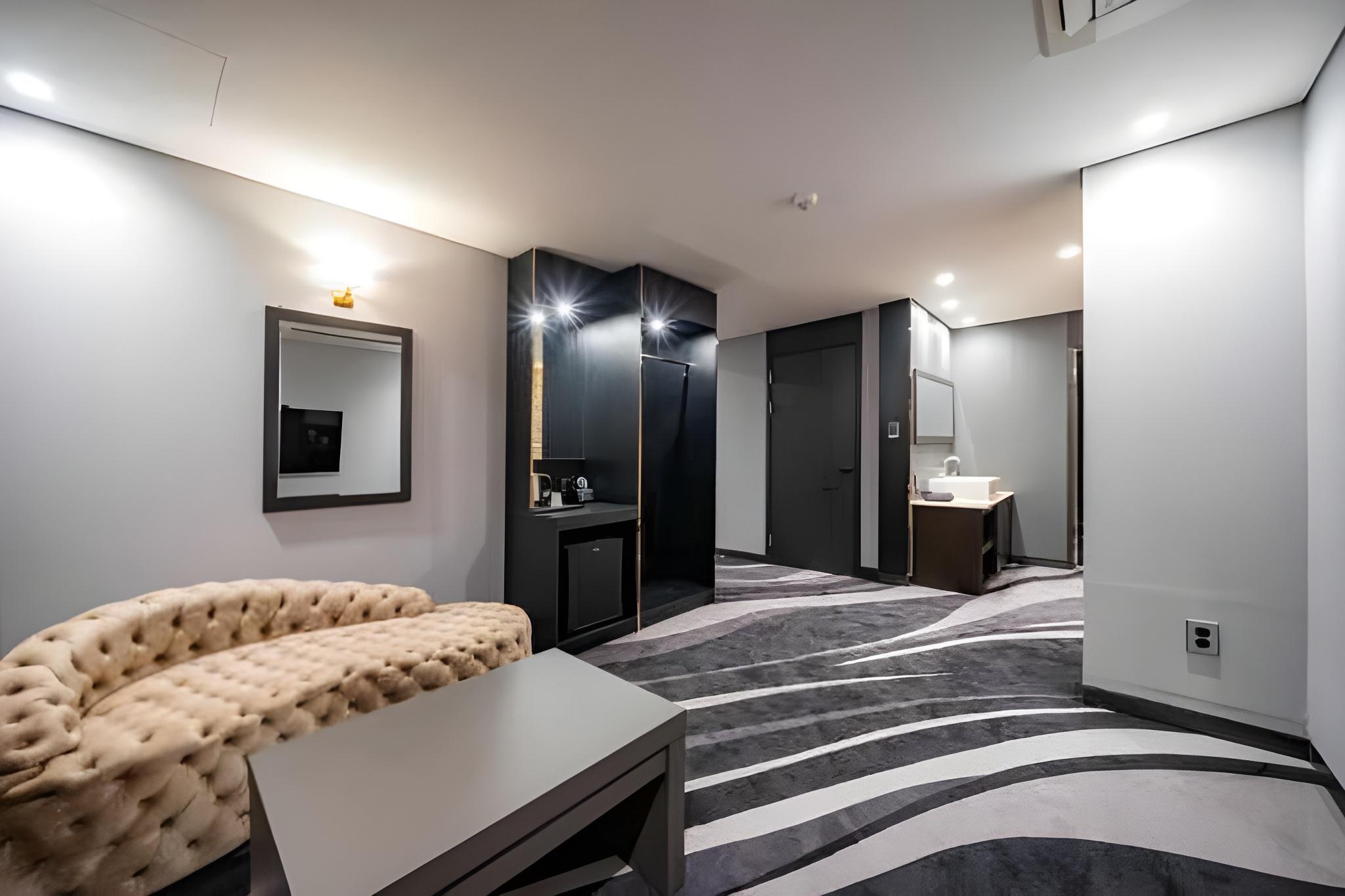 Room, Triple
