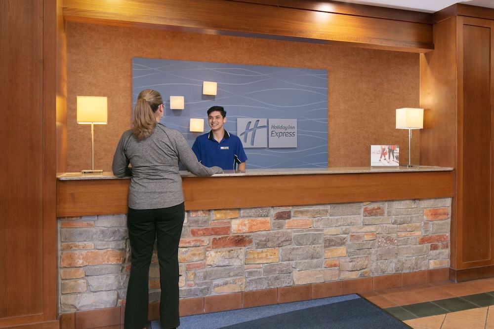 Holiday Inn Express Suites Coralville 4/67