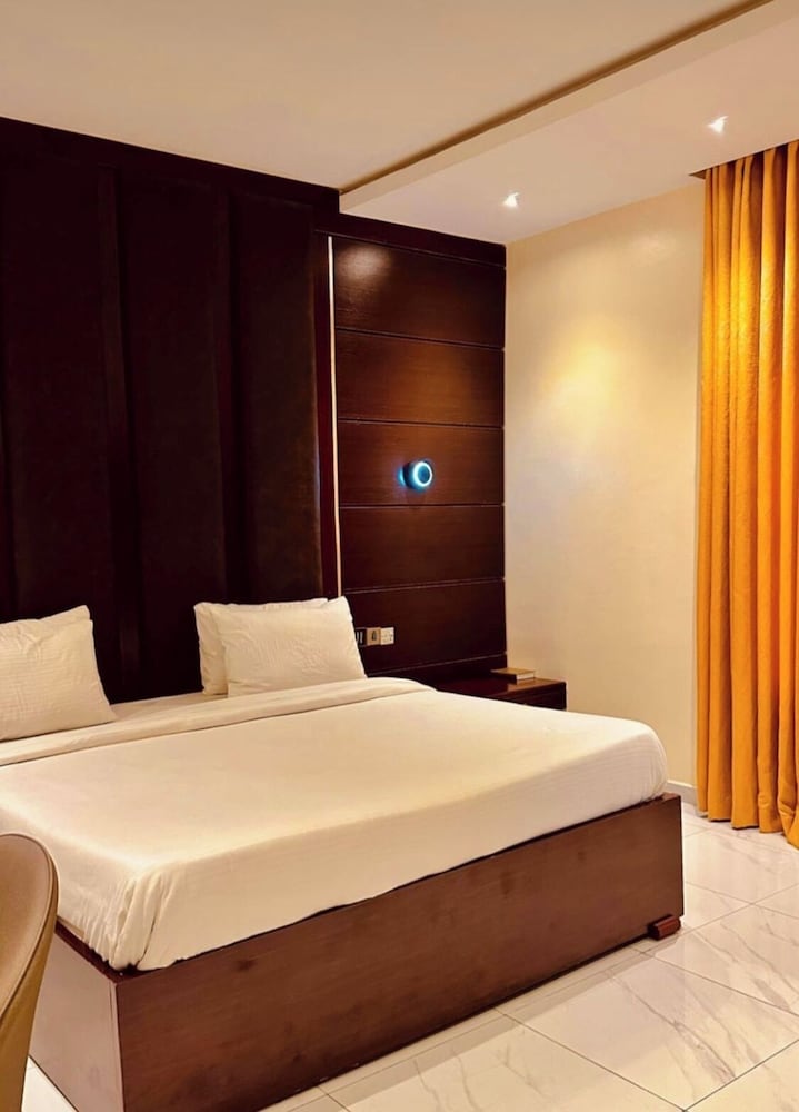 Rosmohr Hotels 5/23
