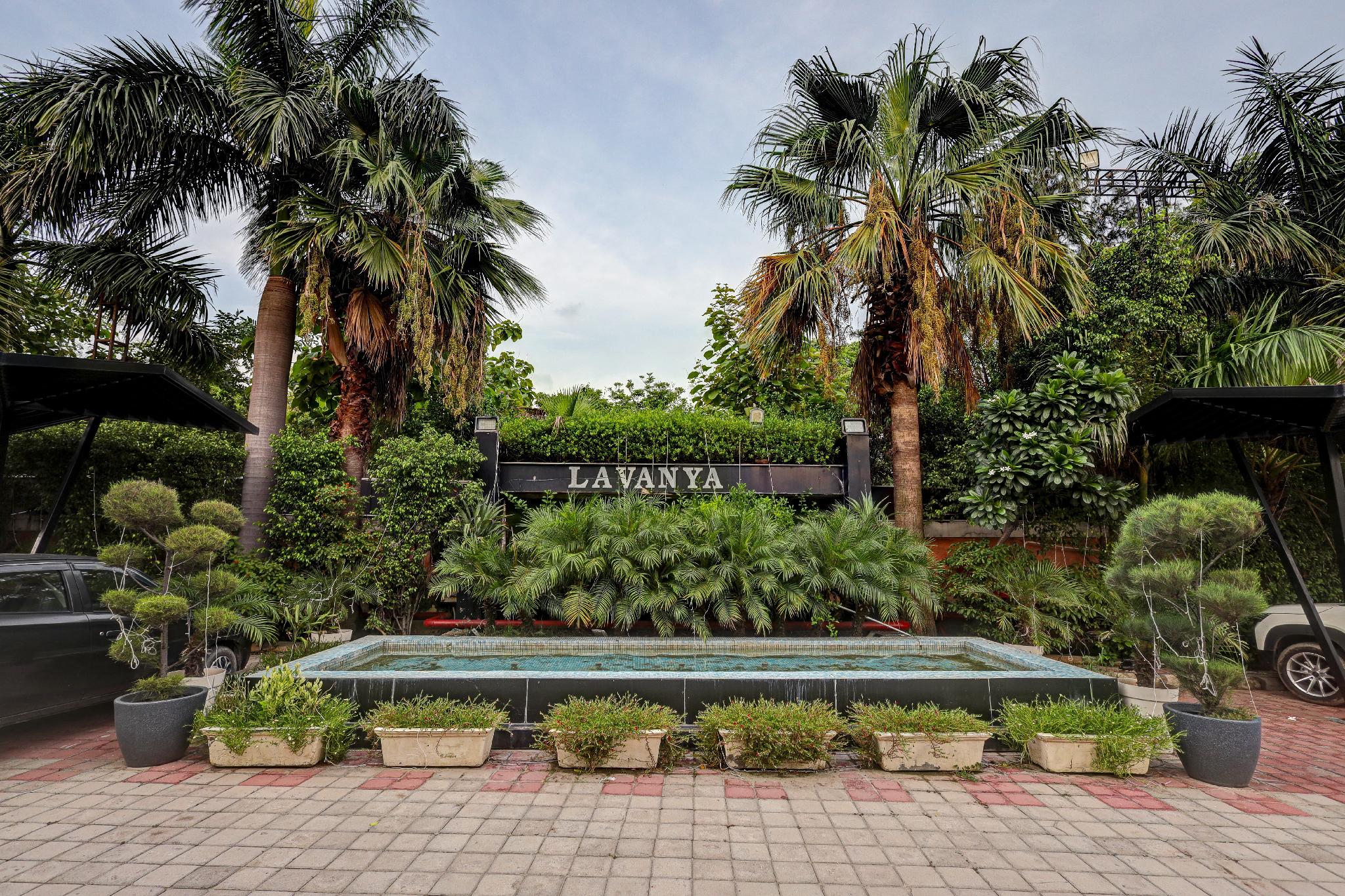 Lavanya Motel 49/51