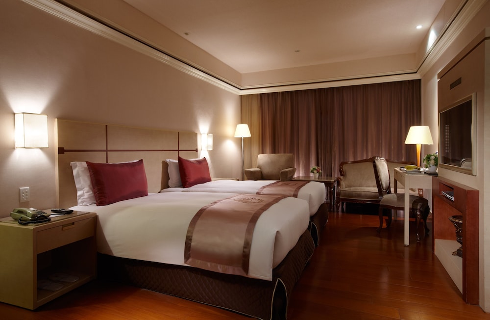 Erin Hotel 20/38