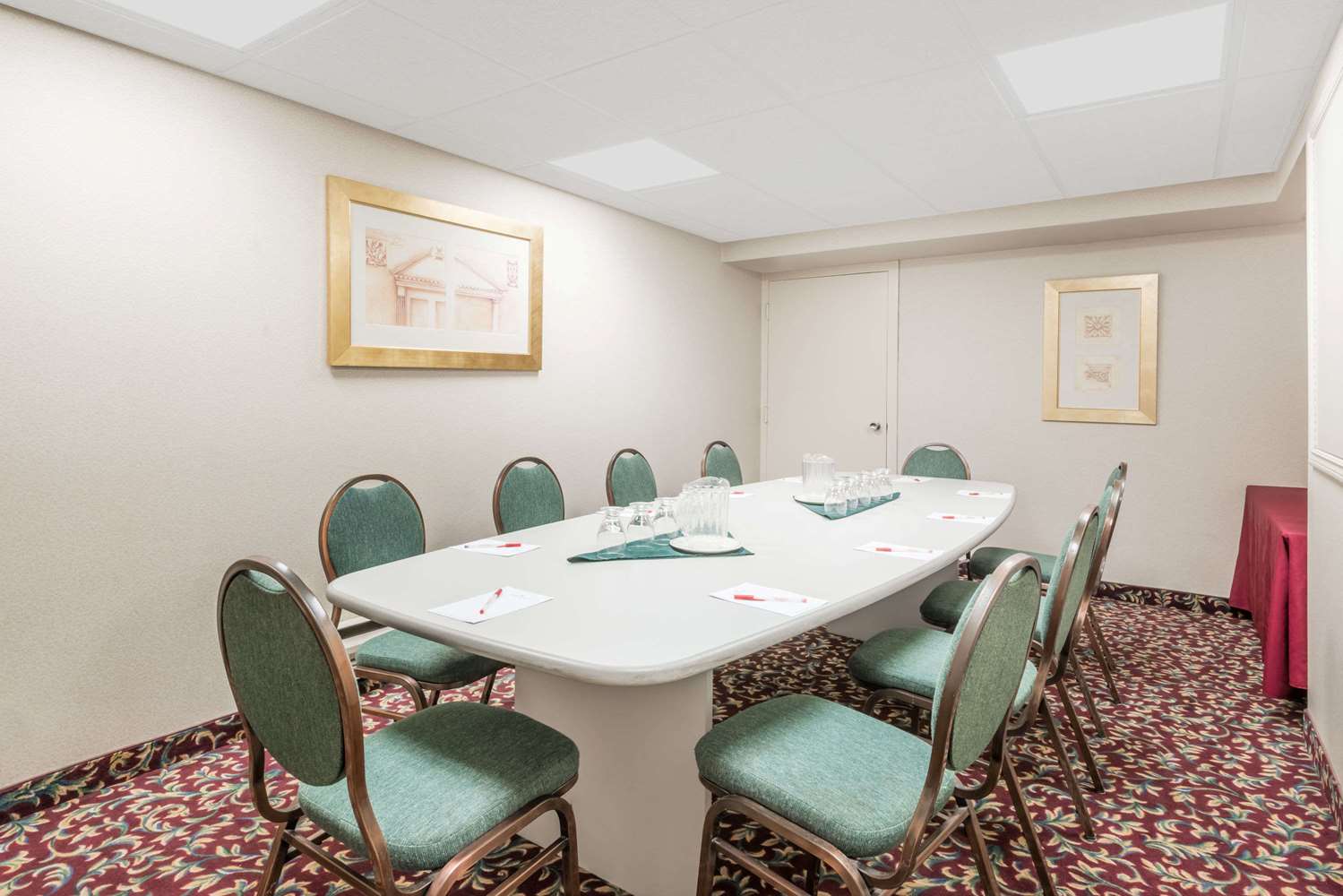 Ramada by Wyndham London 43/59