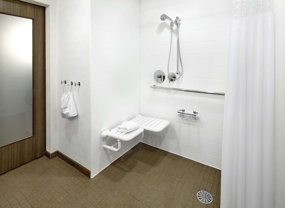 Hampton Inn Suites Pittsburgh Airport South Settlers Ridge 24/60