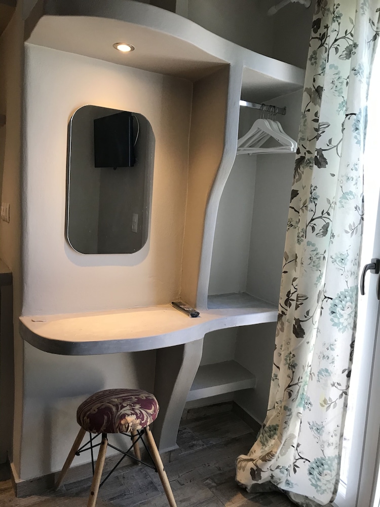 Afrodite Hotel 32/50