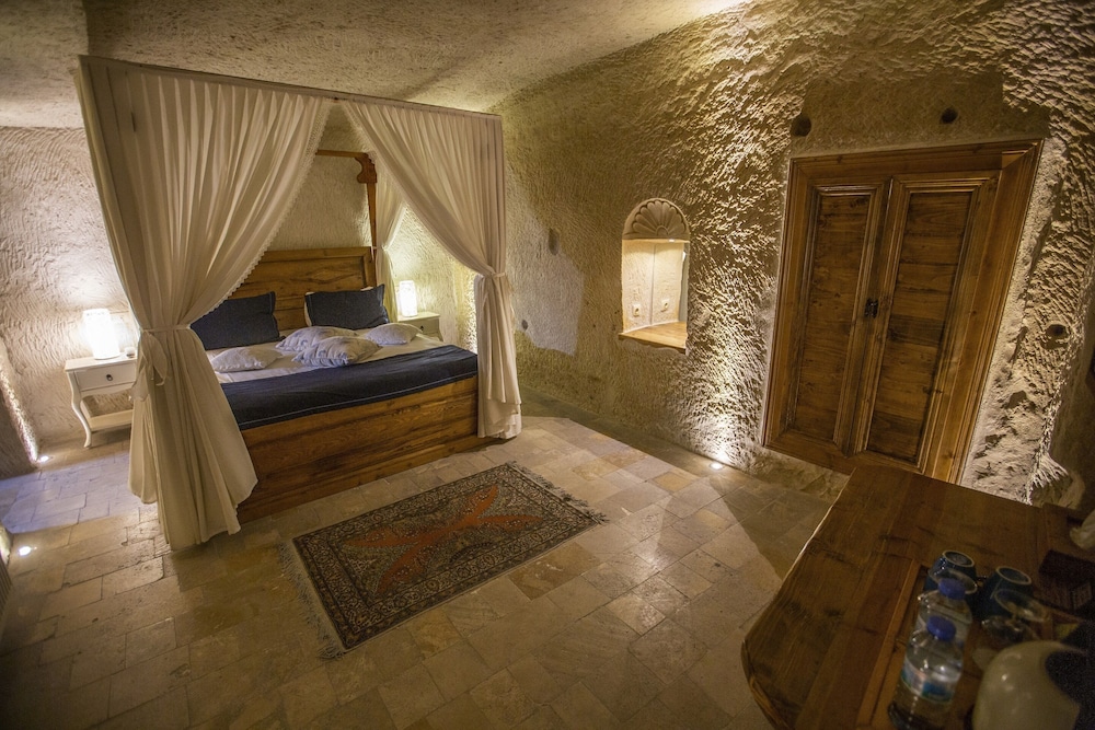 Azure Cave Suites 21/50