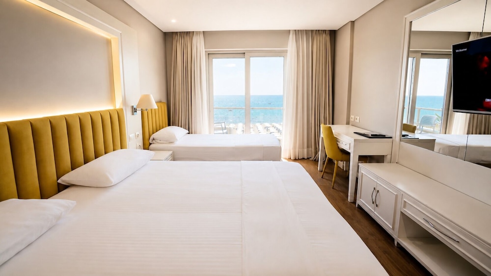 Premium Hotel Beach 11/50