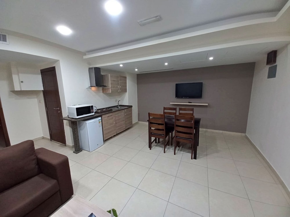 Lujain Hotel Suites 40/50