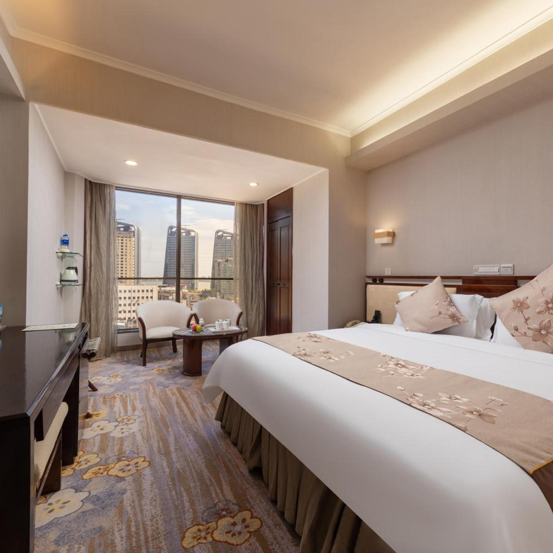 Light, King Bed, Panoramic Floor