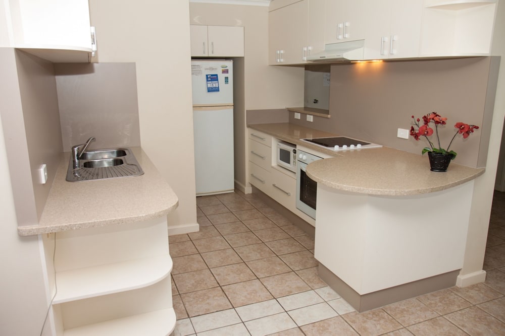 Coral Towers Holiday Suites 8/69