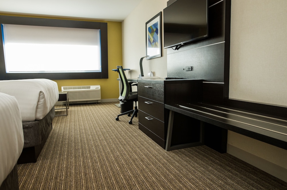 HOLIDAY INN EXPRESS & SUITES MARIETTA 15/35