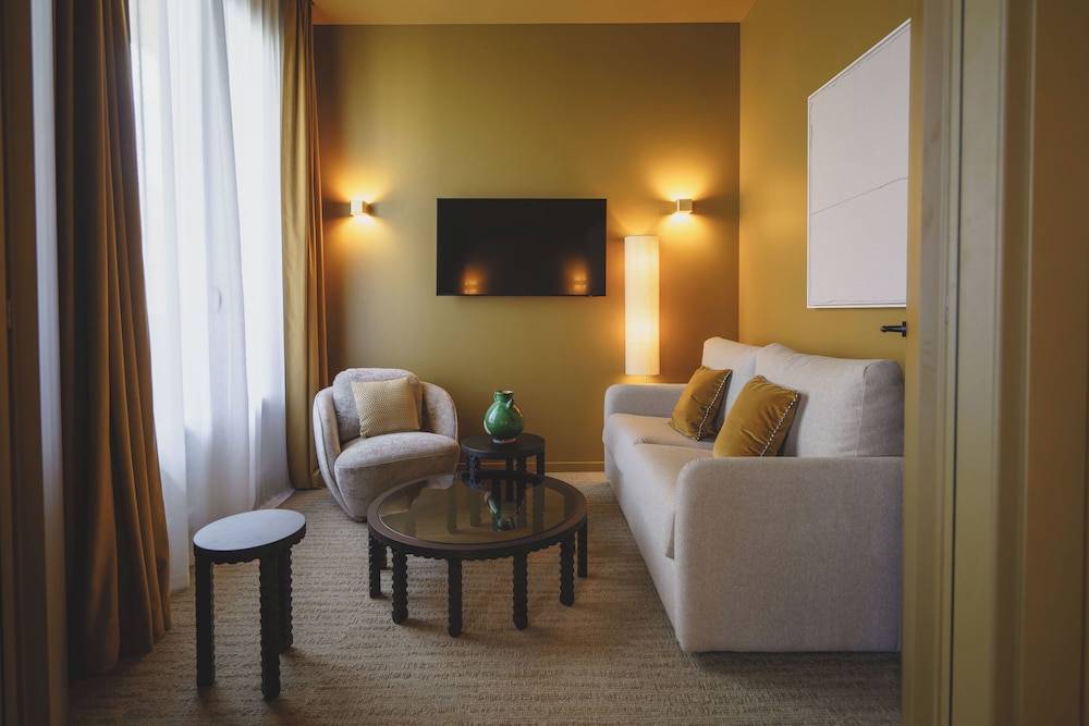 Gounod Hotel 27/62