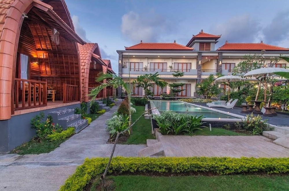 Mailaku House 6/50