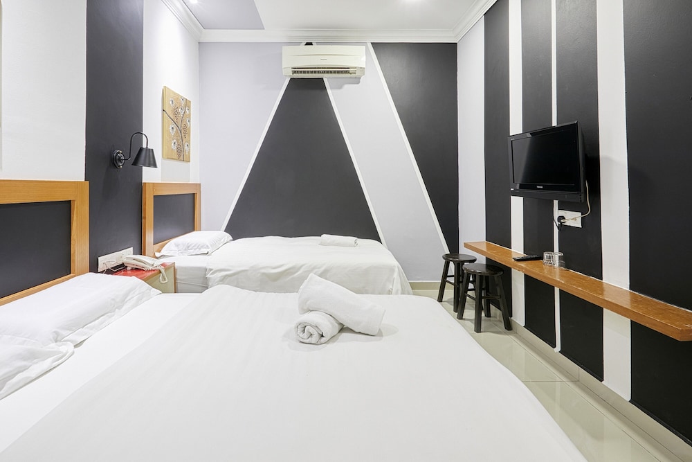 D New 1 Hotel 11/38