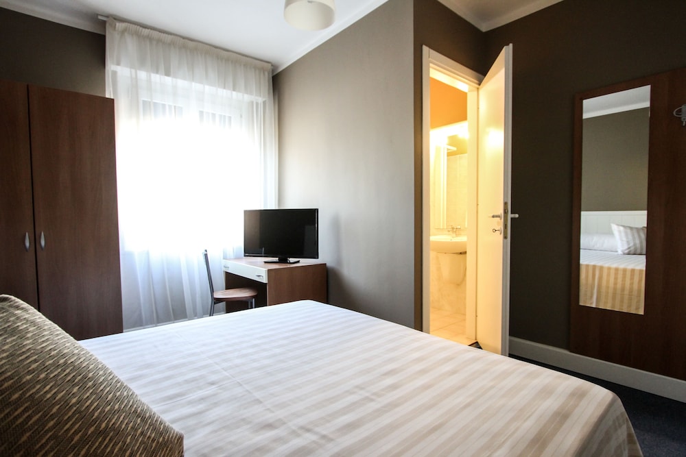 SUPERIOR, DOUBLE BED, LAKE VIEW