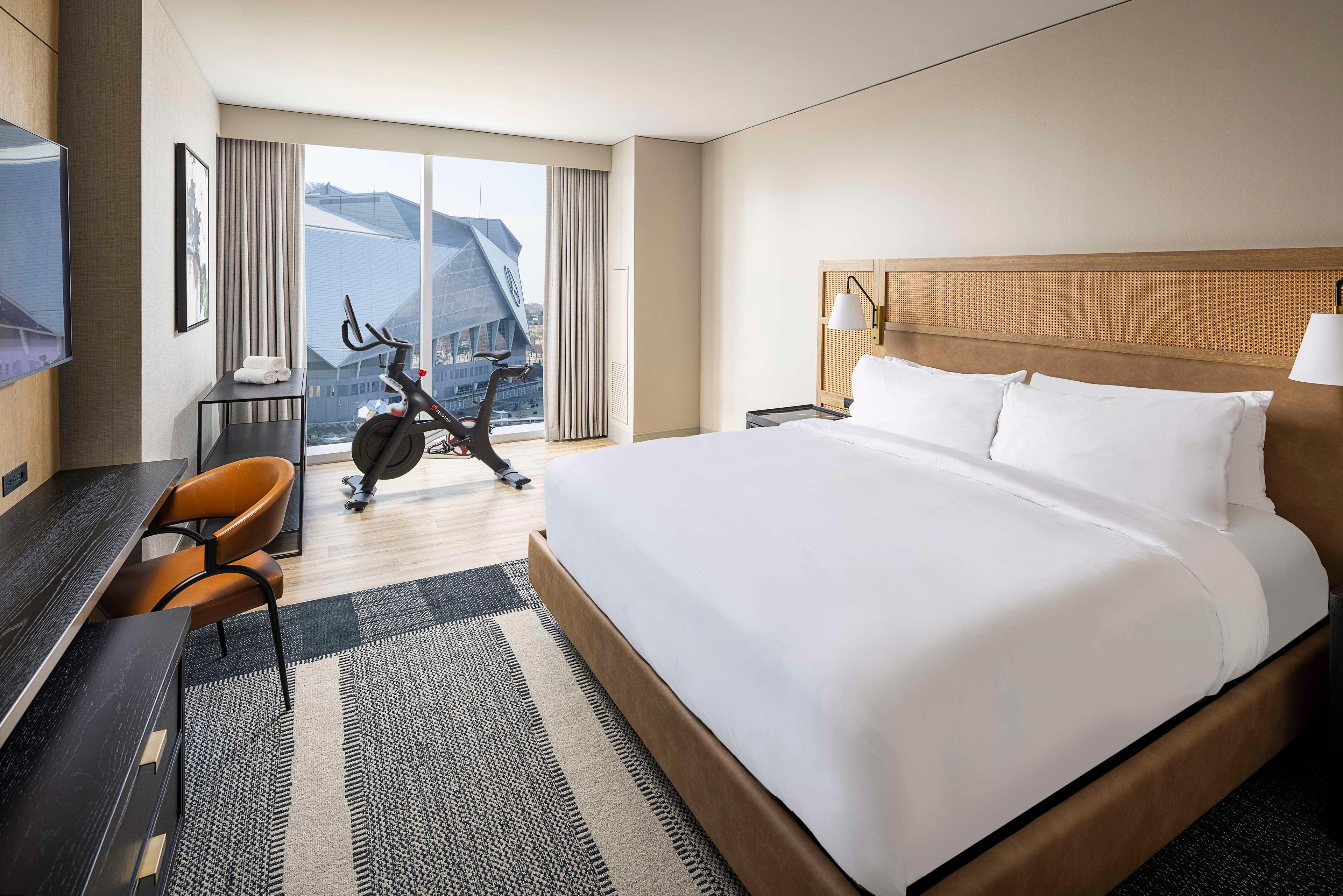 GUEST ROOM, KING BED, PELOTON