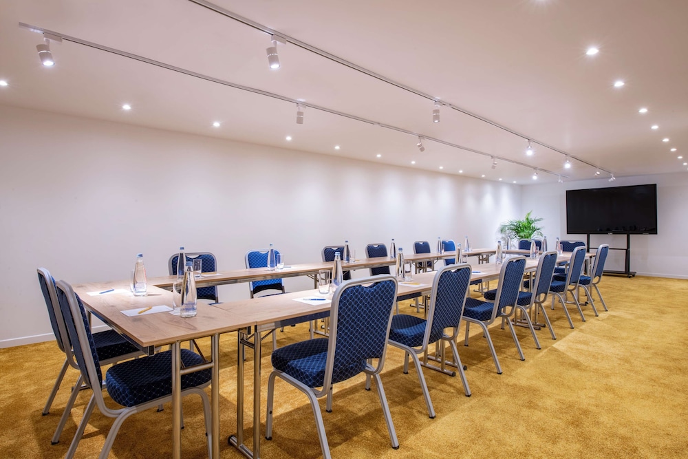 Golden Tulip Design Tbilisi 45/55