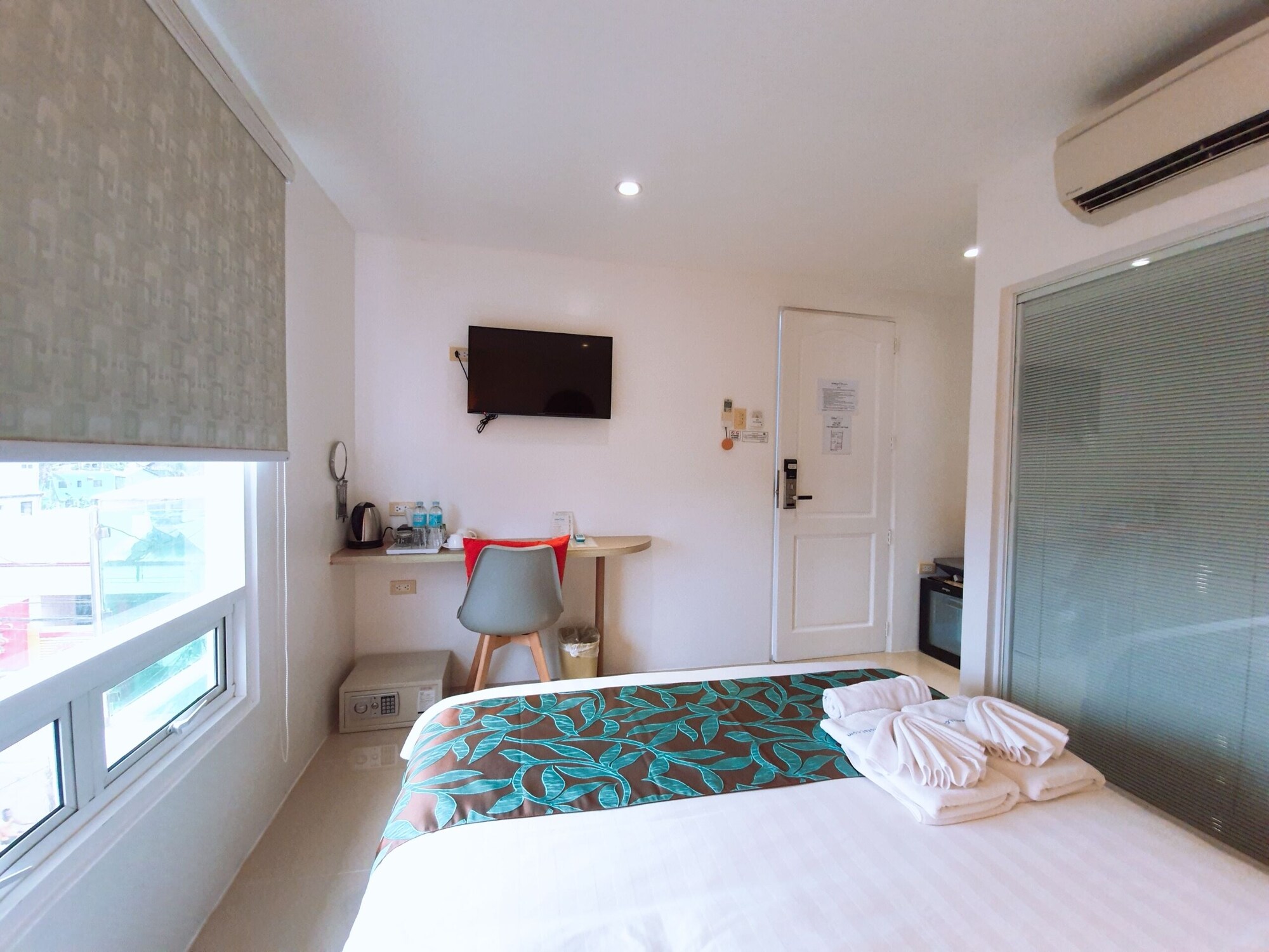 DELUXE, DOUBLE BED