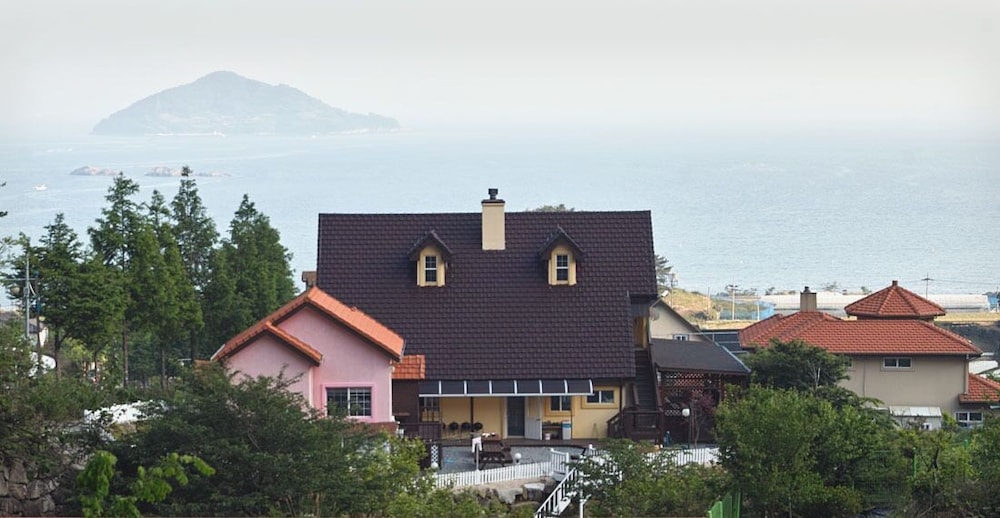 Namhae U.S. Town Bins House Pension 2/37