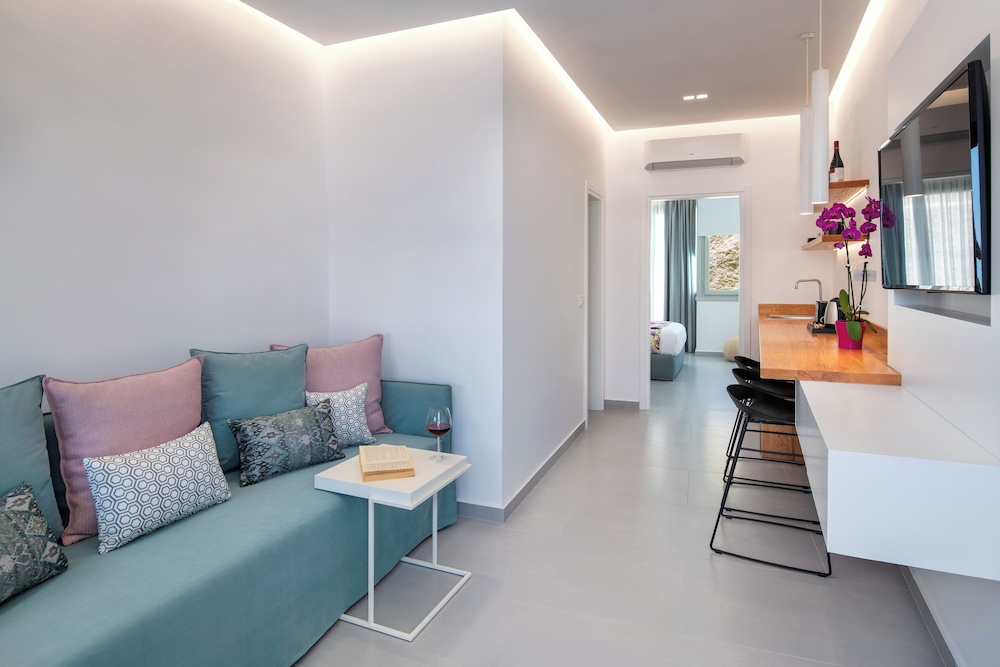 Harmony Suites 31/50