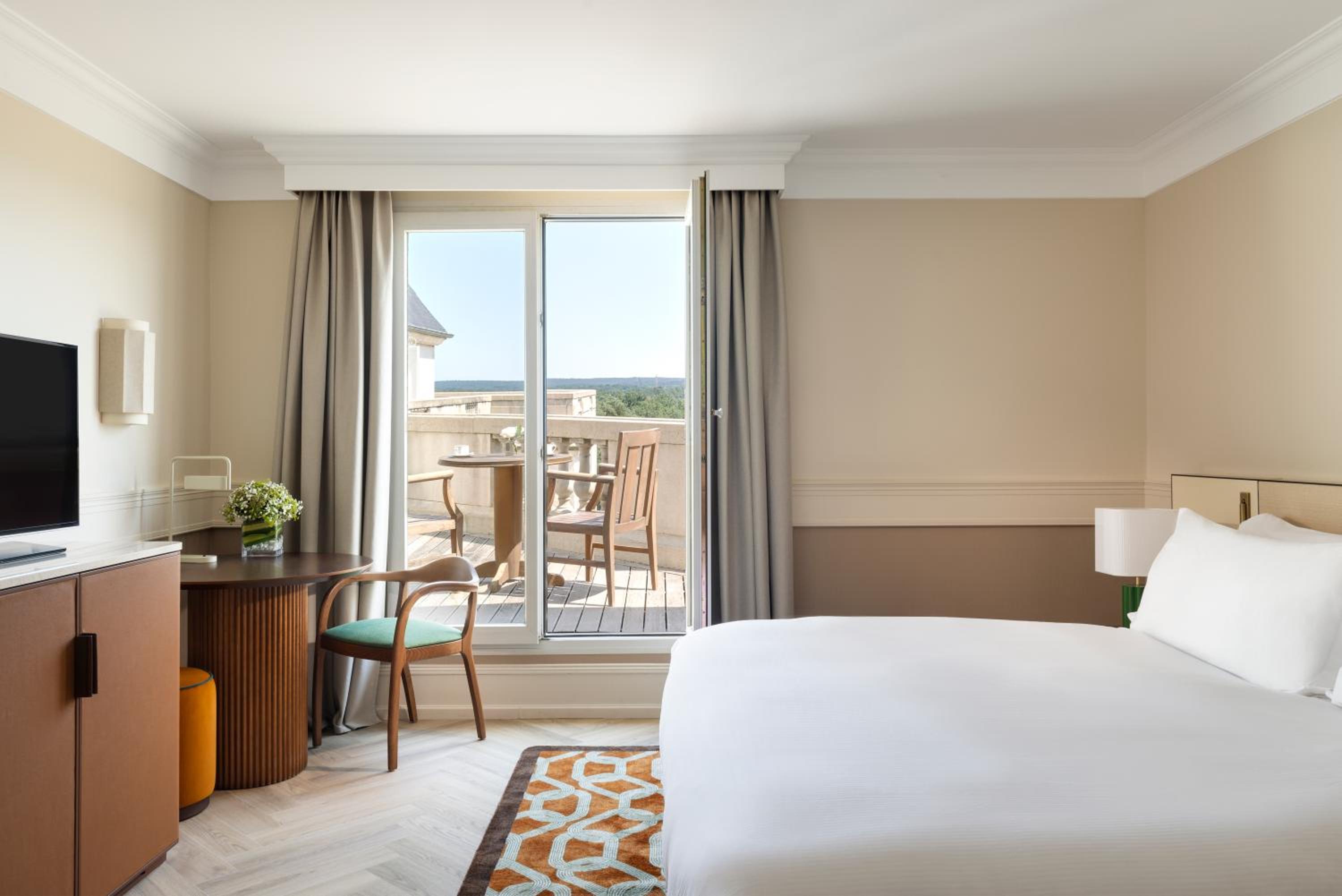 Room, Queen Bed, Balcony