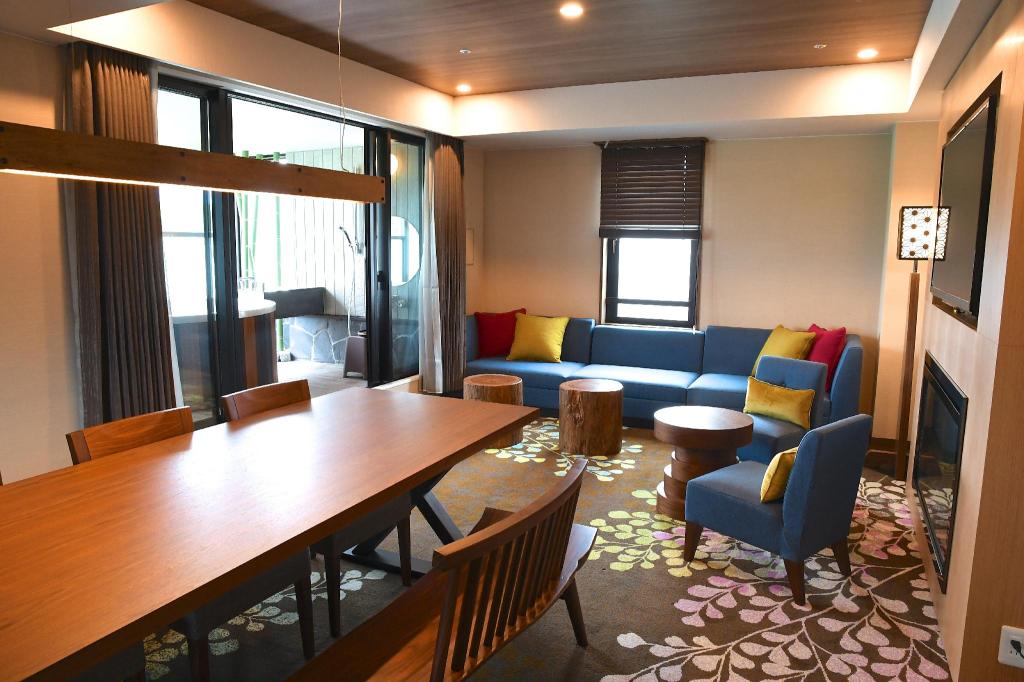Family Suite, Premium, Double Bed, Skyline View, Outdoor Bath