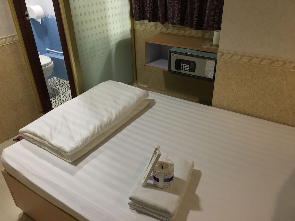 Everest Guest House 32/64