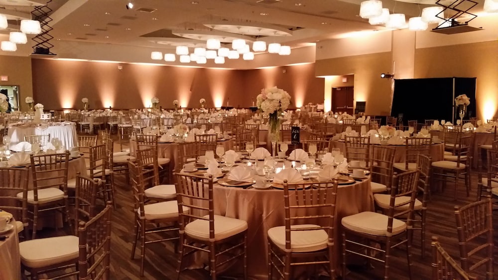 I Hotel And Conference Center 25/37