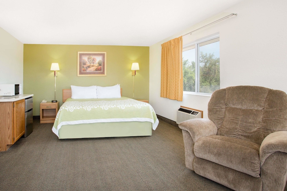 Days Inn by Wyndham Ogallala 15/31