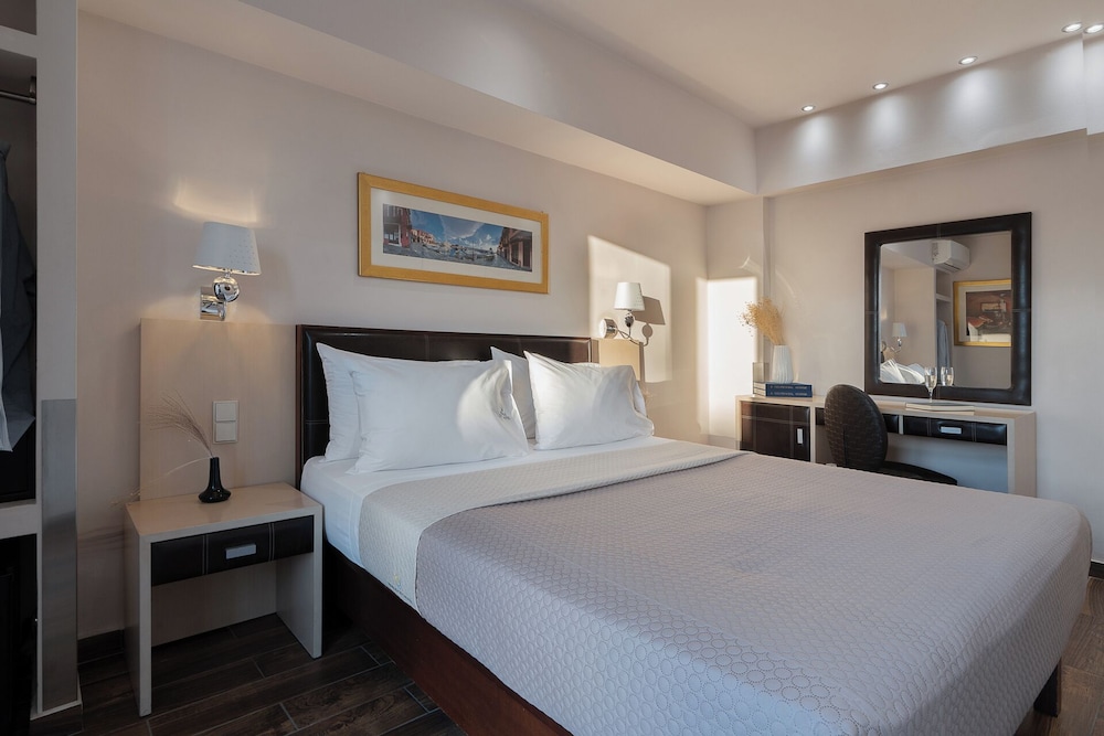 Room at Piraeus City Hotel, ATHENS