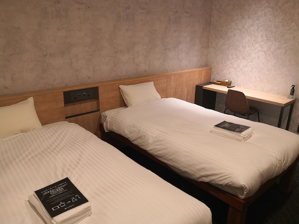 DELUXE, TWIN BEDS
