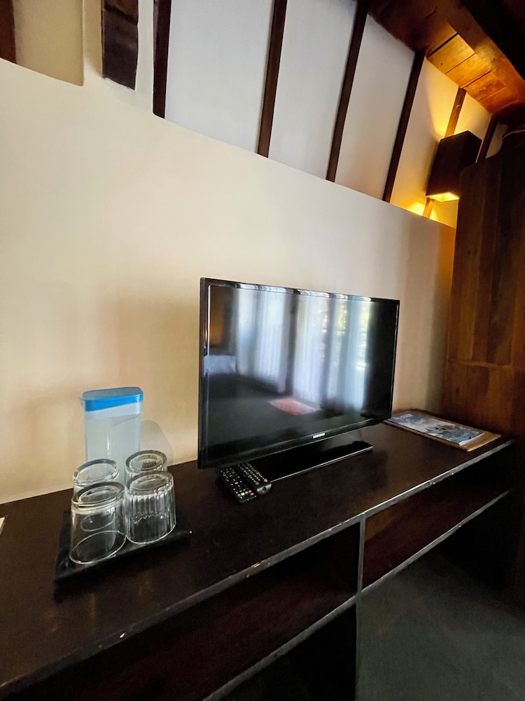 OCEANS 5 DIVE RESORT 63/77