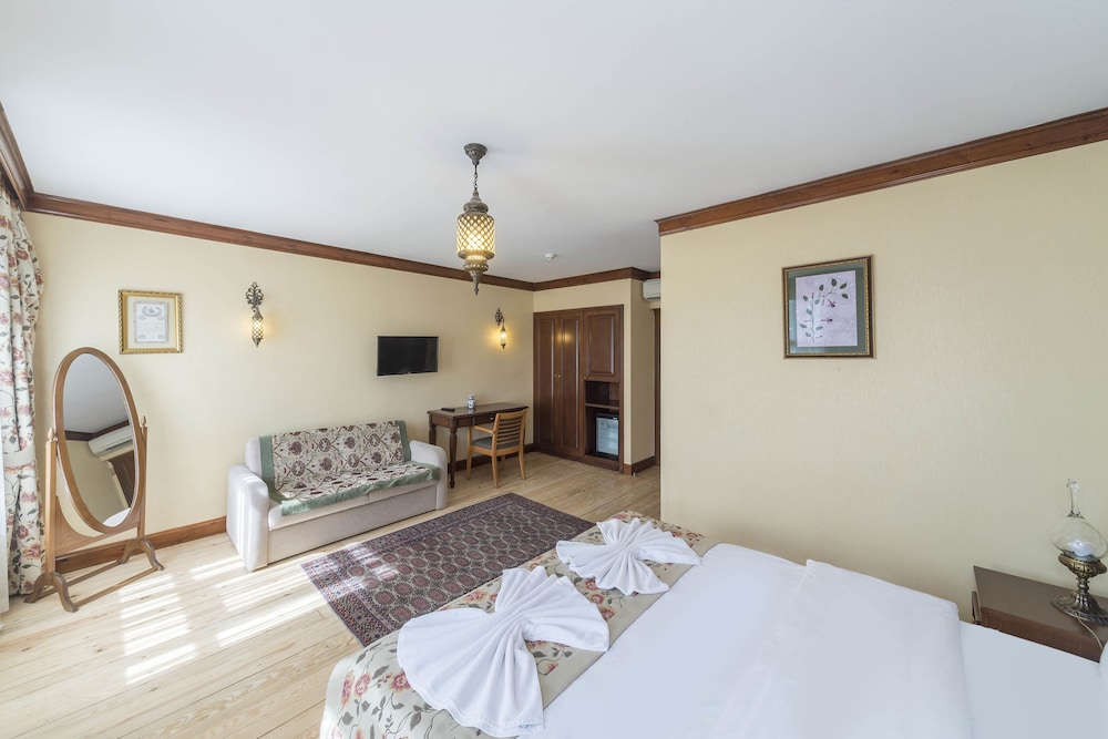 Lalinn Hotel 28/72
