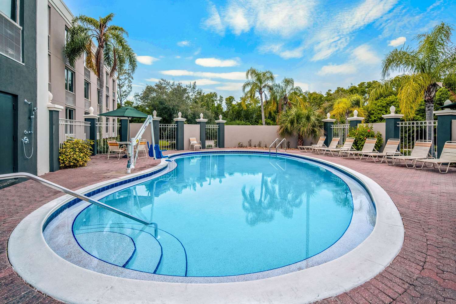 La Quinta Inn Suites By Wyndham Naples Downtown 22/48