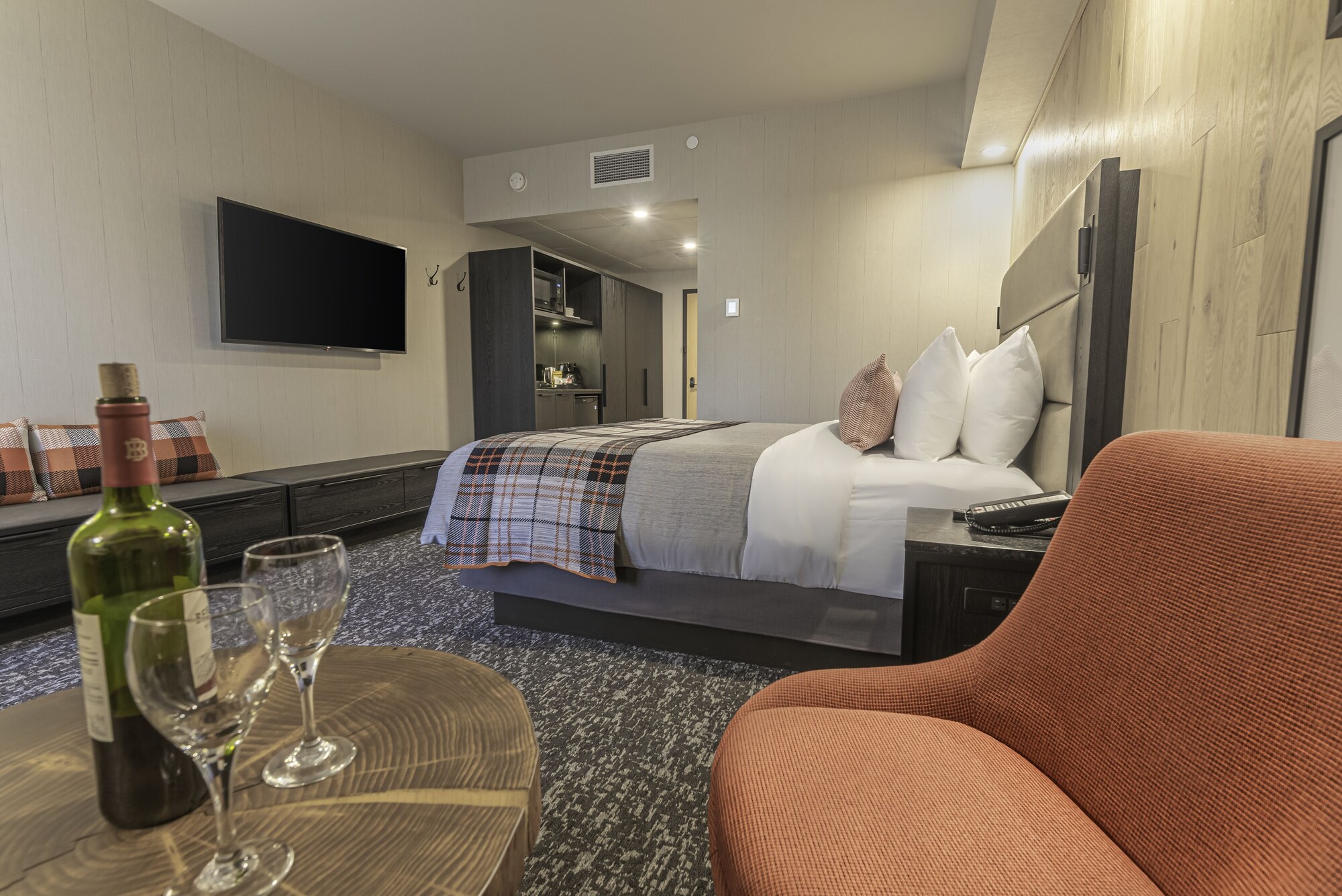 استوديو جونيور بسرير كينج بشرفة، Peaks Hotel & Suites 9/10