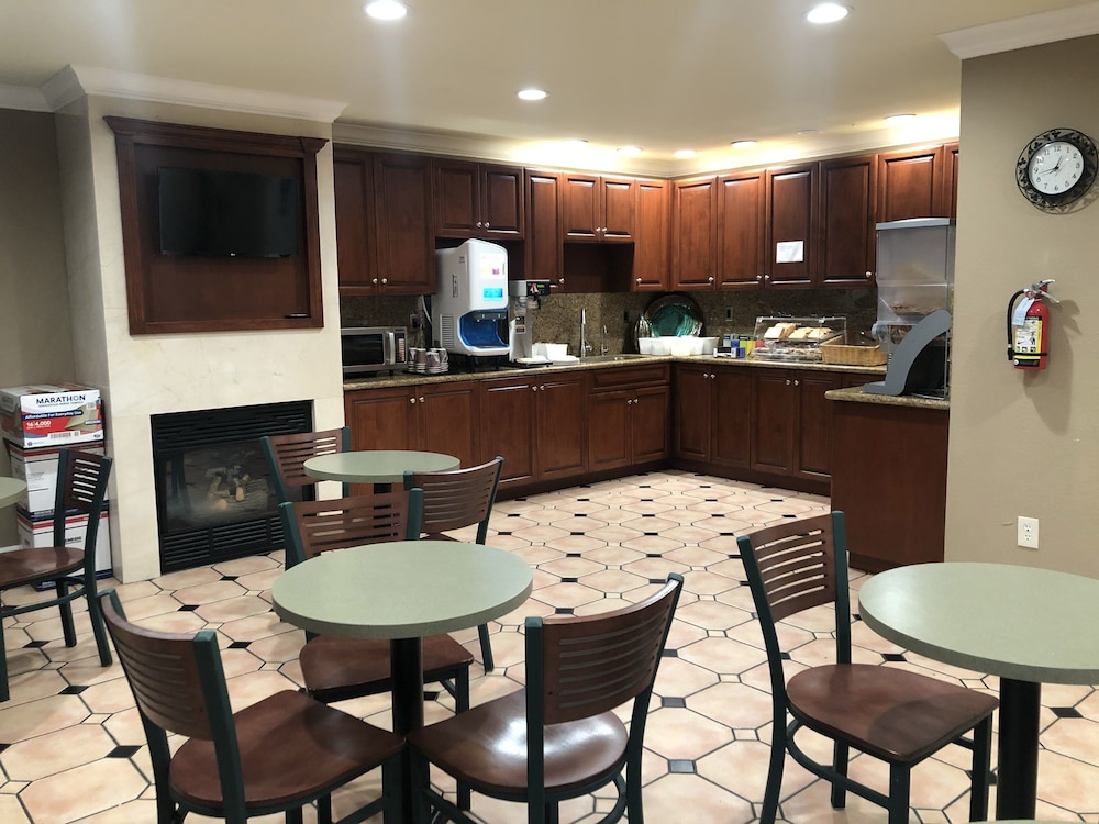 Budget Inn of Hayward 39/68