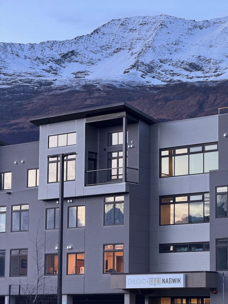 Chugach Naswik Suites 1/14