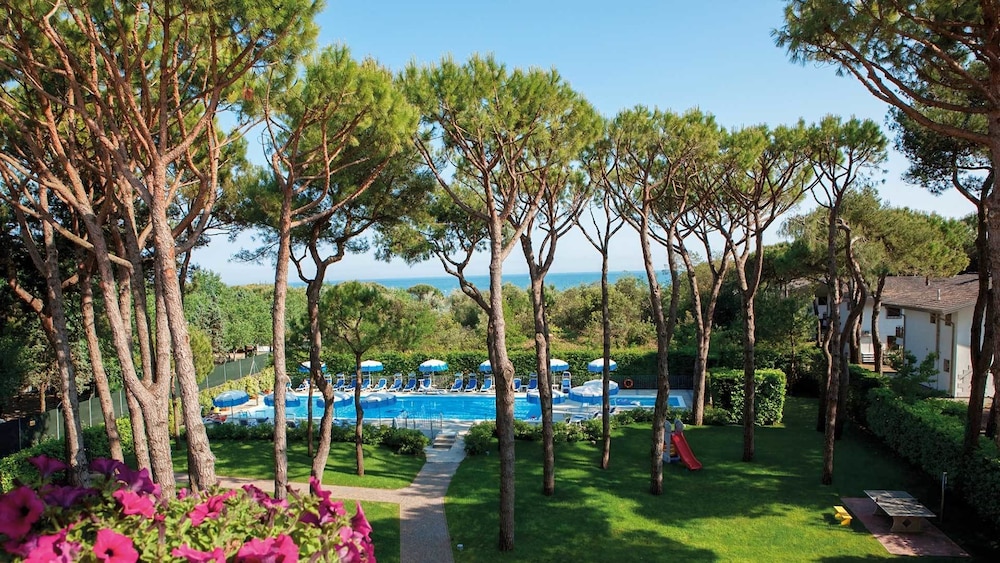 APARTHOTEL LA PINETA 22/32