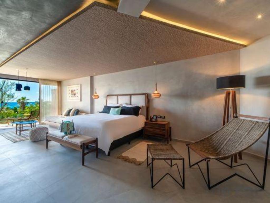 Deluxe, Suite, Queen Bed, Sofa