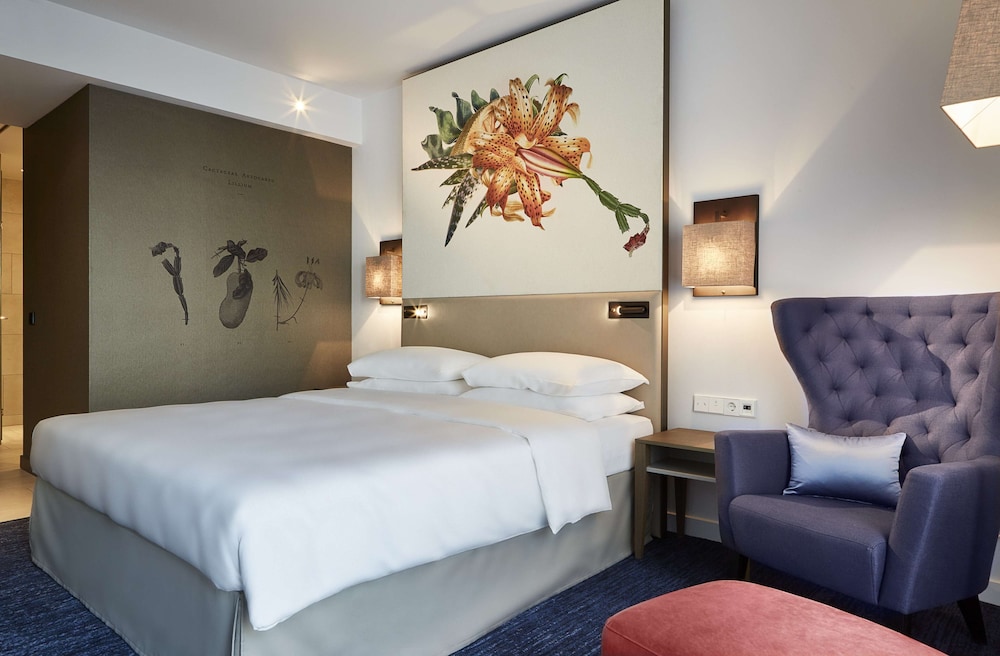 Hyatt Regency Amsterdam 24/71