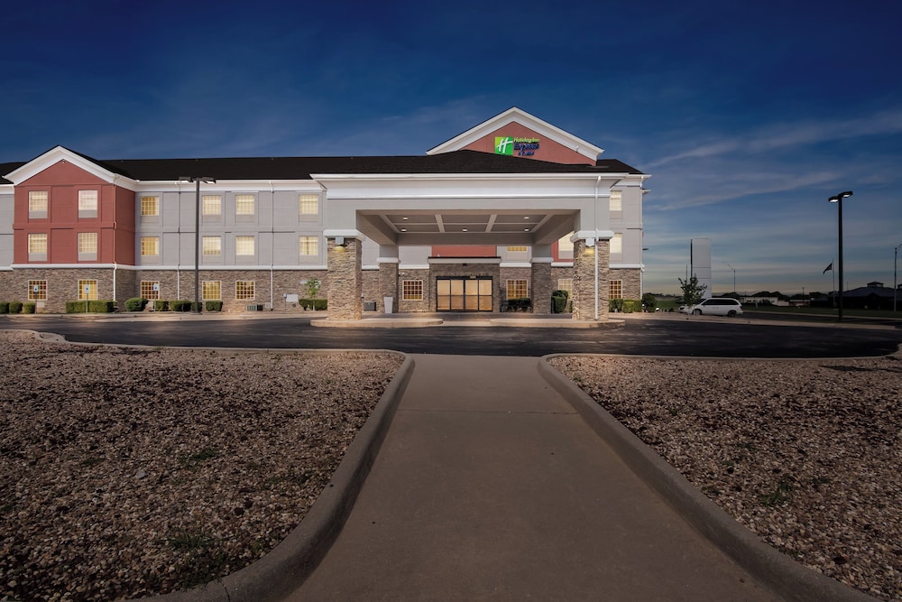 Holiday Inn Express Hotel and Suites Ada 5/57